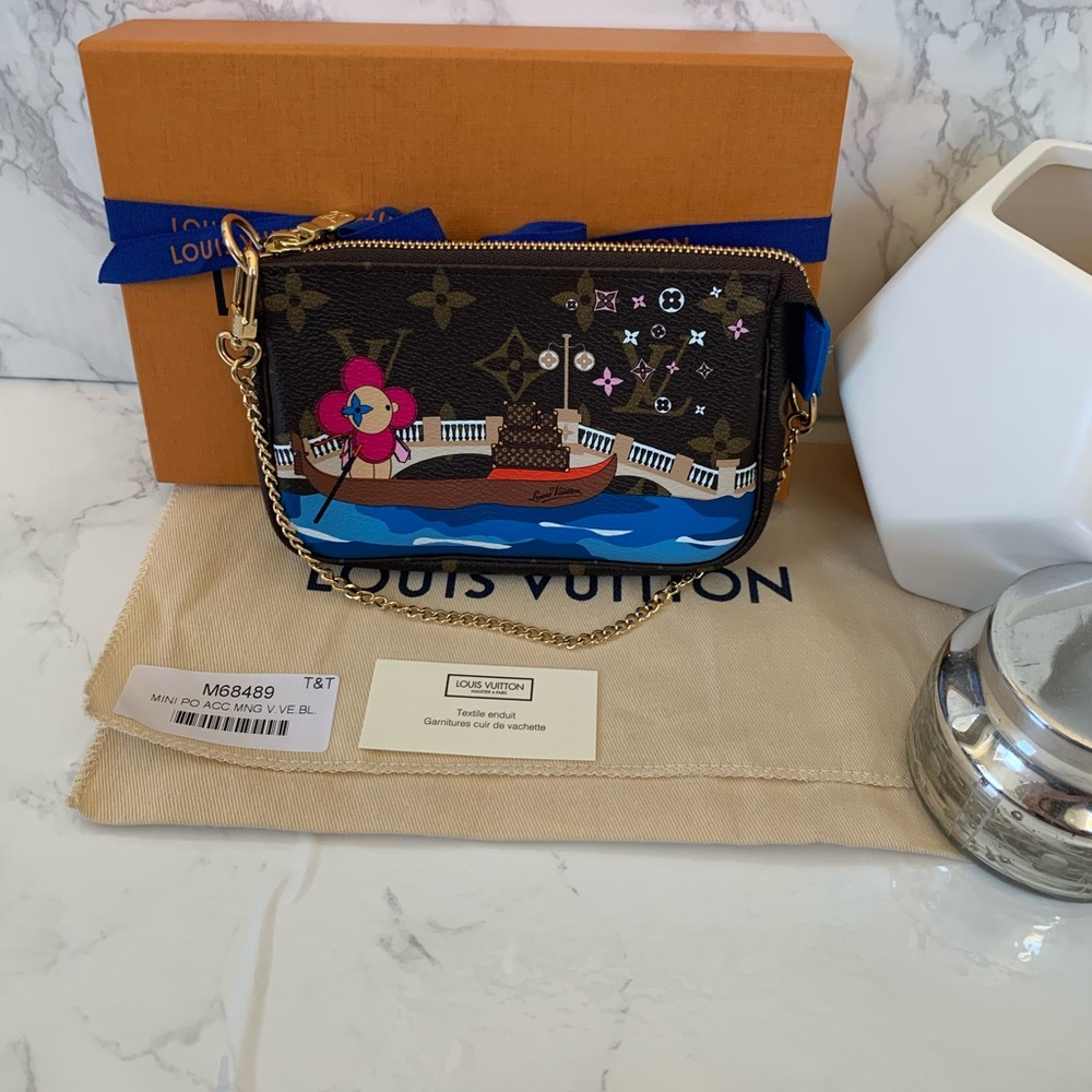 SOLD!!  Mini Pochette 2019 Christmas -Venice